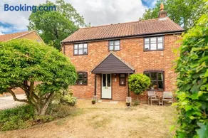 Acorn House - Image 2
