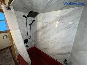 Merlot House - Image 2