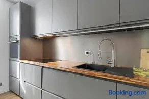 Railway Loft Design 3 room & 3 bathrooms 8 people with Garage by Immobilux - Image 3