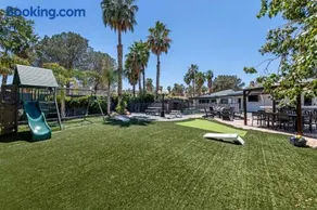 Luxury Villa, with bonus pool house, Private Pool, Hot tub, rock water fall and slide, putting green, basketball, shuffle board, play gym, privately gated on circular driveway. - Image 1