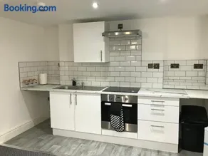 CLIFTON Apartments - Image 3