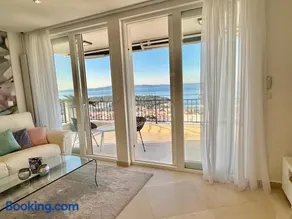 Villa Smaragd - Saphir - Luxury Apartment With Shared Pool - Image 1