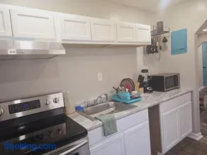 Comfy 1BR Apt. in Pleasant Ridge - Image 2
