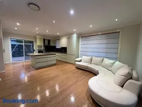 4 Yellow Room - Image 3