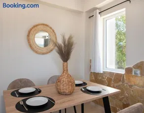 Gabriel apartment with a shared pool close to the beach - Image 3