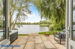 1 Willowmere lakeside Hideaway - Image 2