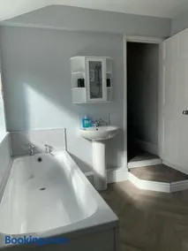 Marshfield House - Image 2
