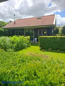 Fully equipped private guesthouse for up to 4 guests, quiet countryside location, only 30 minutes from Rotterdam, free parking, WiFi and large garden - Image 2