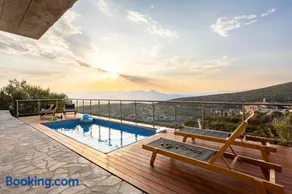 Martinia Pool Getaways - Majestic Panoramic Views - Image 1
