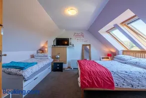 Burnside Cottage & Caravan Woodend - Image 2