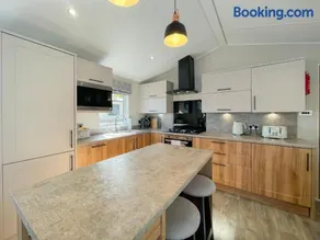 Luxury Coastal Bay Holiday Home - Image 5