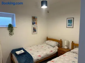 Stunning 2 bedroom modern apartment! Amazing views! - Image 5
