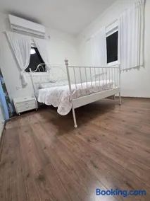 Cozy flat near park - Image 3