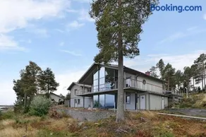 Guestly Homes - 3BR Luxury Beachfront Villa - Image 2