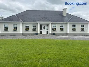 Albert Lock Bungalow 5 minute drive from Carrick - Image 1