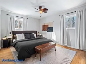 Hot Tub, Game Room, 4 Bedrooms, Gorgeous Remodel - Image 4