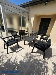 Large family home - Image 2