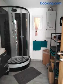 L'ANNEXE endroit zen et chaleureux. Jacuzzi extérieur - Image 2