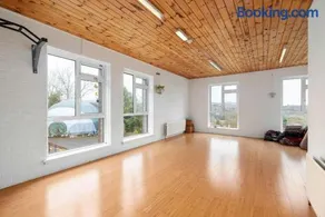Wicklow House for Large Group with Valley Views and Sauna - Image 2
