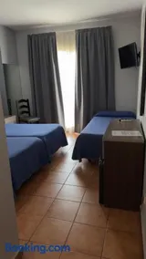 Hostal La Colonia - Image 2