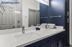 Blue Oasis - Serene & Spacious 3BR Escape - Image 5