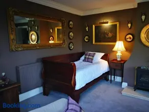 Staggs Cottage - Image 1