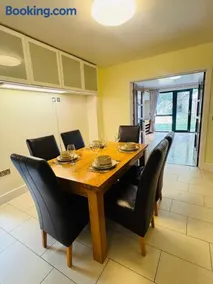 Taylors Place 3bedroom 2Bath Modern House in Winchester Wifi 2FreeParking - Image 4