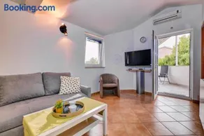 House UNA in a quiet location near Pula - Image 1