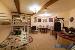 Guest Suite at The Red House basement attached with private entrance - Image 4