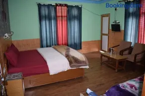 Khandroling Guest House - Image 1