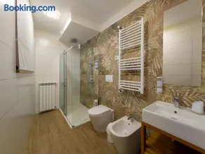 Pallanza Courtyard Apt - Image 3