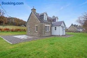 Kingfisher Cottage, Port o Tay - Image 1