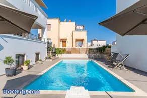 Villa Gagra - Villa by the Sea with a Private Pool - Image 4