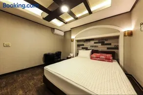 Bridge Hotel - Image 2