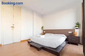 Habitaciones corazón Centro Histórico Málaga Homestay - Image 2