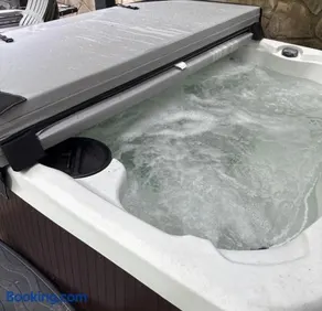 Smokey Mountain Retreat, new hot tub, game room, sleeps 8! - Image 2