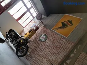 loft with a garage feel - Image 1