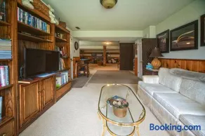 Majestic Maples - Quiet oasis with 2 king beds - Image 2