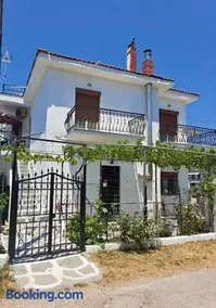 SUNDAY HOUSE - Image 1