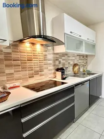 36th floor Sky city- 2 bedroom app free private parking - Image 3