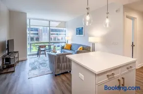 Modern Apt Close to Downtown - Image 4