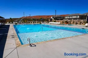 Desert Home with Fire Pit, Large Pool and Hot tub - Image 2