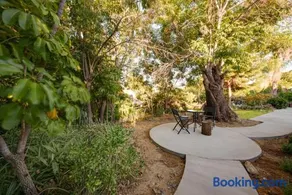 Quiet and Central 1bed1bath House, Nature Retreat - Image 4