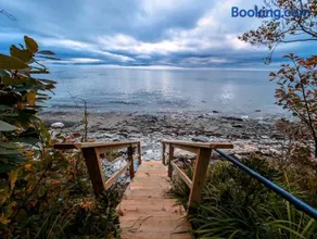 Crosby Waterfront Cottage sleeps 8 family beach 1dog Acadia - Image 4