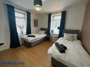 Modern & retro two bedroom apartment in Barnsley - Image 2