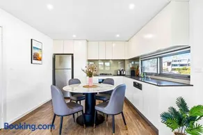 Centre of Newtown 1 BED APT - Image 5