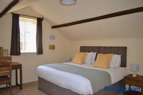 The Old Bottle Store - 2 Double Bedrooms, 2 Bathrooms, St Ives, Cambridgeshire - Image 2