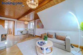 Bright & Modern Apartment with Smart TV, Parking & Self Check-In - Image 1