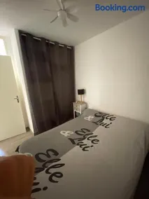 studio avec wifi à 50 m de la plage dans une rue piétonne - Image 4