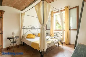 Cottage with private pool - Image 2